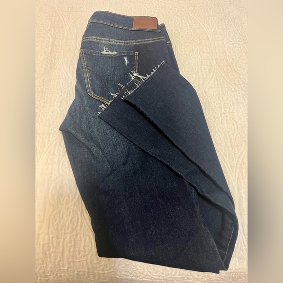 Hollister Low Rise Super Skinny Ripped Jeans. Size 9R - Picture 6 of 6